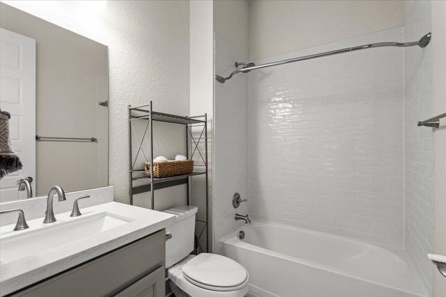 200 Great Lawn BND, Liberty Hill, TX 78642