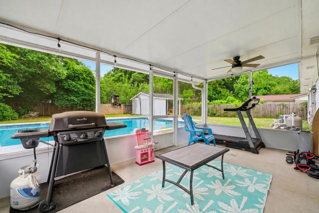 2623 Green Bay Avenue, Pensacola, FL 32526