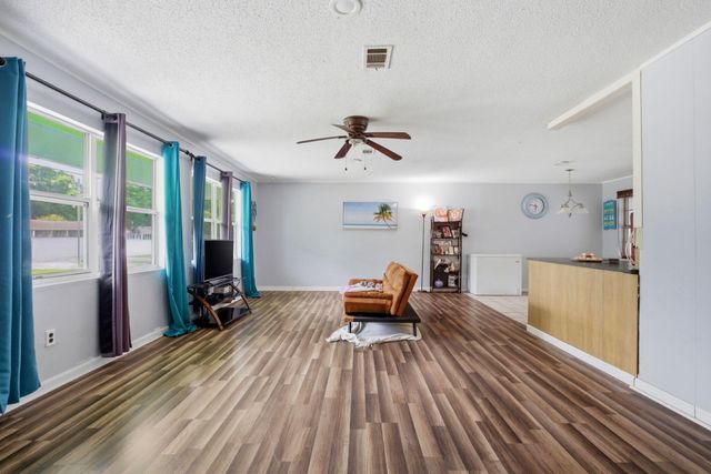 2623 Green Bay Avenue, Pensacola, FL 32526