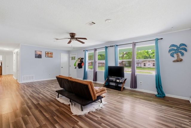 2623 Green Bay Avenue, Pensacola, FL 32526