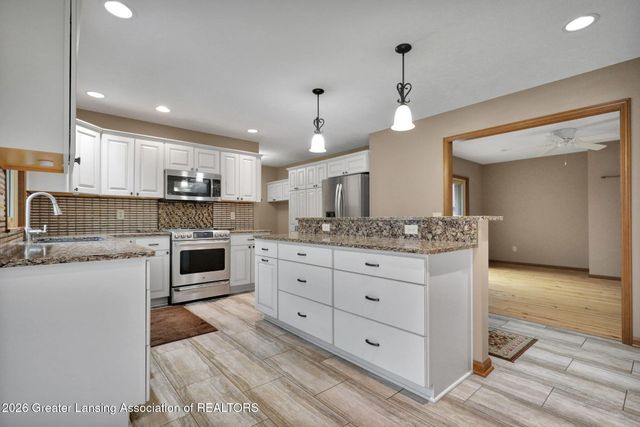 2861 River Pointe Drive, Holt, MI 48842