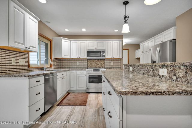 2861 River Pointe Drive, Holt, MI 48842
