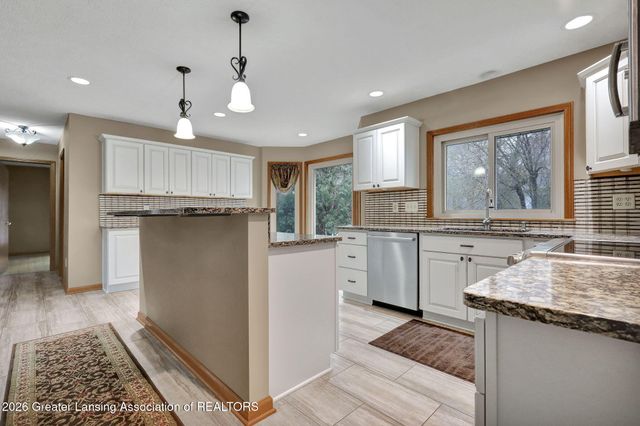 2861 River Pointe Drive, Holt, MI 48842