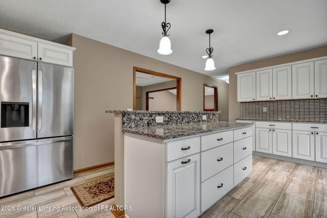 2861 River Pointe Drive, Holt, MI 48842