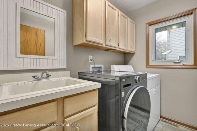 2861 River Pointe Drive, Holt, MI 48842