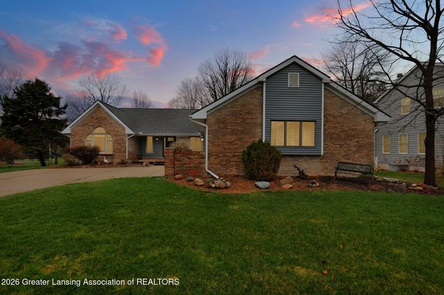 2861 River Pointe Drive, Holt, MI 48842