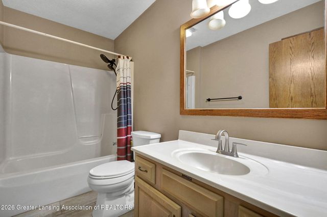 2861 River Pointe Drive, Holt, MI 48842