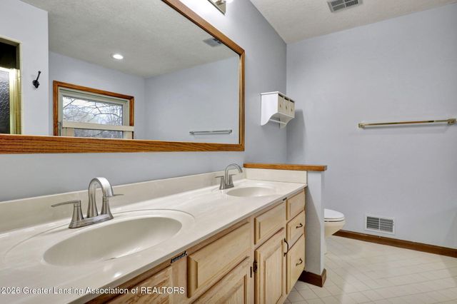 2861 River Pointe Drive, Holt, MI 48842
