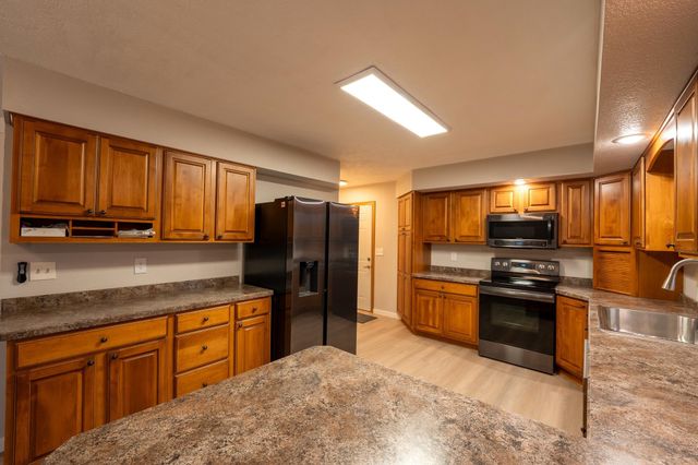 4725 SE 30th Ave SE, Minot, ND 58701