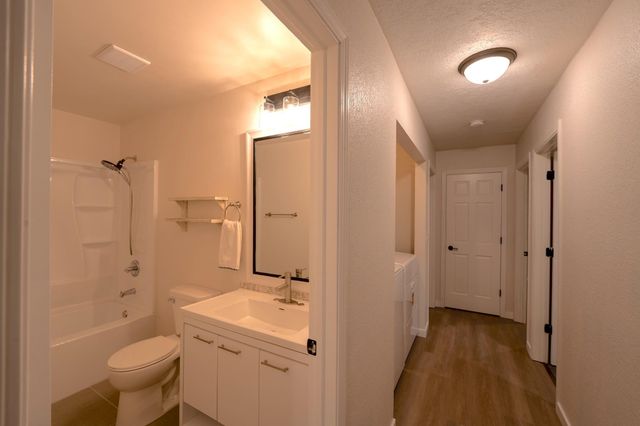 4725 SE 30th Ave SE, Minot, ND 58701