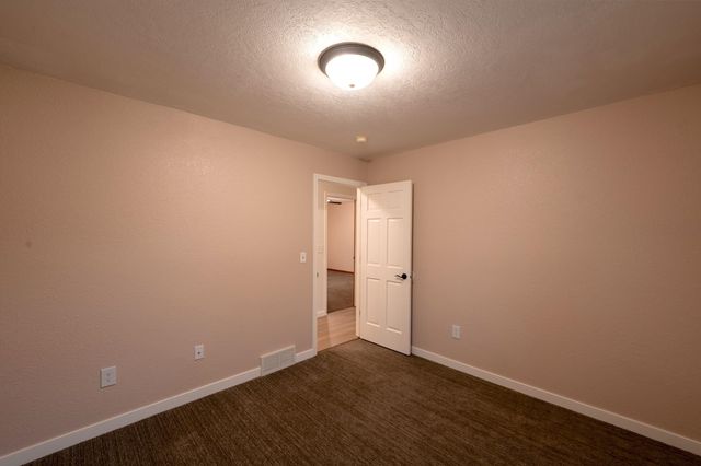 4725 SE 30th Ave SE, Minot, ND 58701