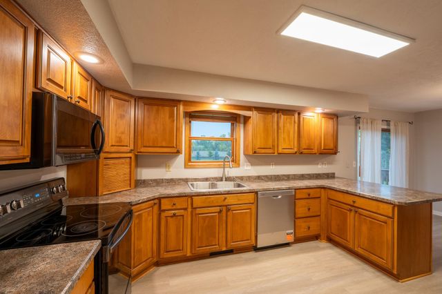 4725 SE 30th Ave SE, Minot, ND 58701