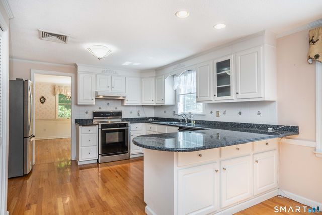 290 Old Farms Road, Simsbury, CT 06070