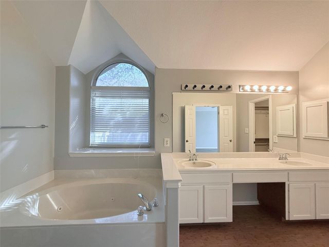 1904 Autumn Fire DR, Cedar Park, TX 78613