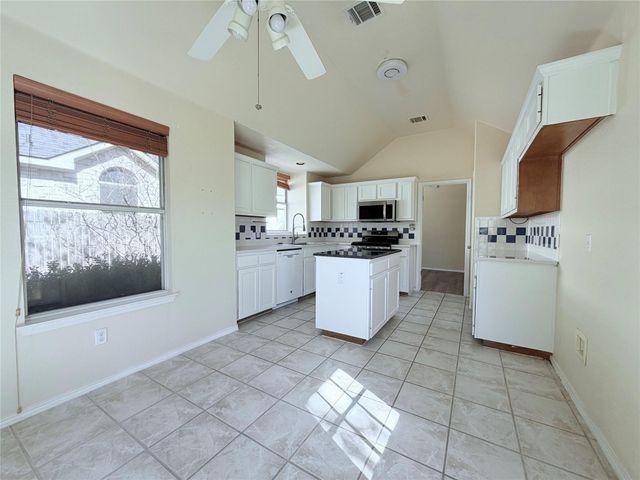 1904 Autumn Fire DR, Cedar Park, TX 78613