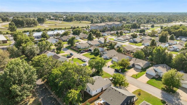 1210 Spring Street, Bentonville, AR 72712