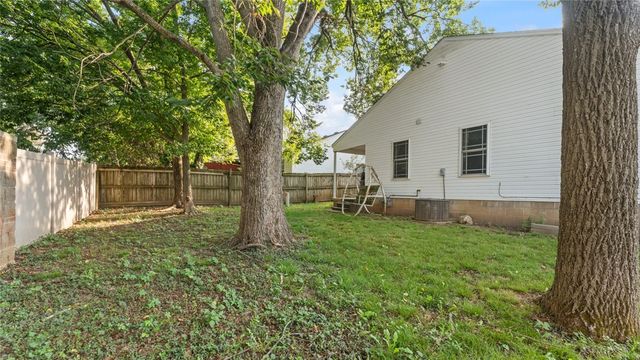 1210 Spring Street, Bentonville, AR 72712