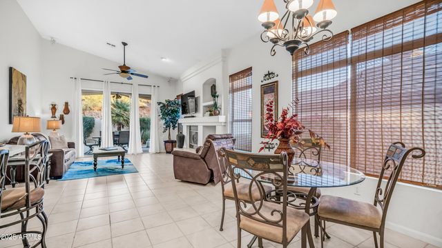 6334 E VIEWMONT Drive 17, Mesa, AZ 85215