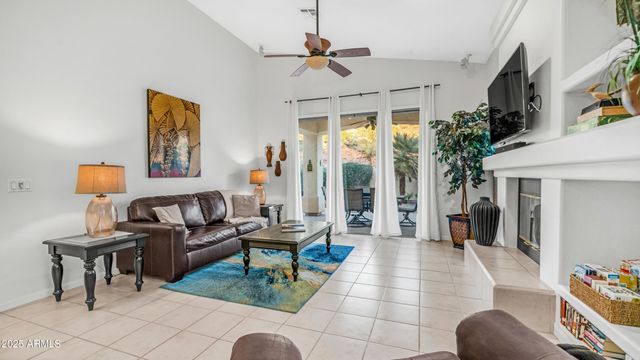 6334 E VIEWMONT Drive 17, Mesa, AZ 85215
