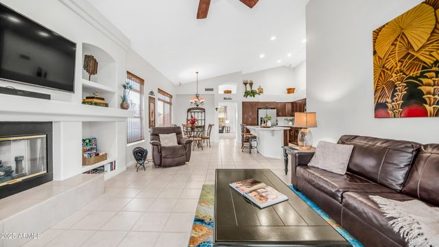 6334 E VIEWMONT Drive 17, Mesa, AZ 85215