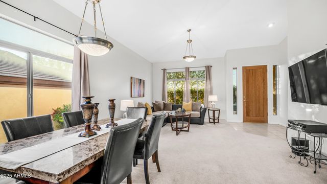 6334 E VIEWMONT Drive 17, Mesa, AZ 85215