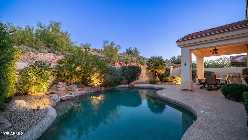 6334 E VIEWMONT Drive 17, Mesa, AZ 85215