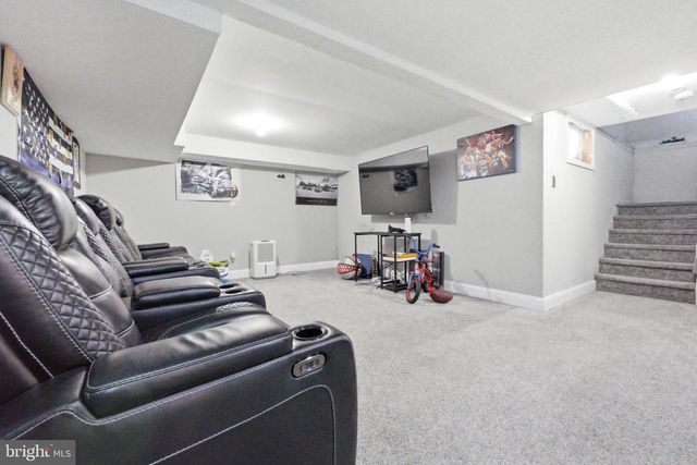 1 LILY CT, Atco, NJ 08004