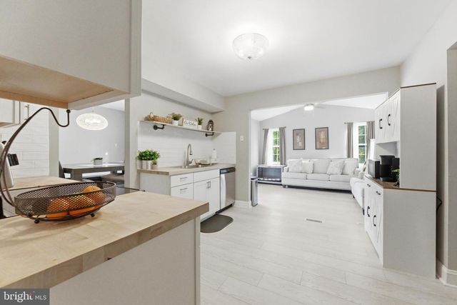 1 LILY CT, Atco, NJ 08004