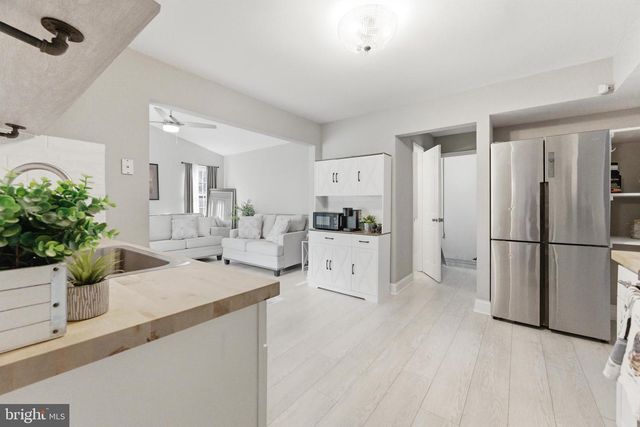 1 LILY CT, Atco, NJ 08004