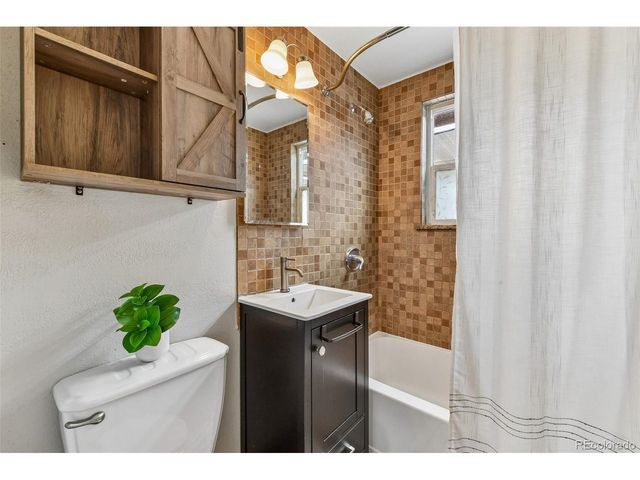 6930 W 54th Ave, Arvada, CO 80002