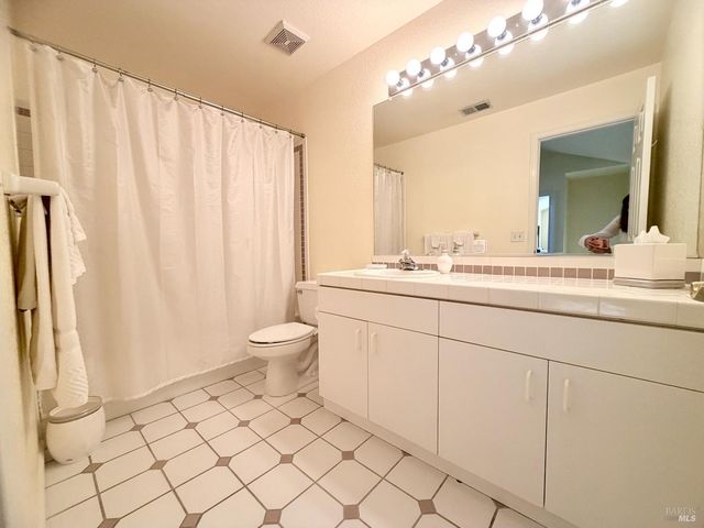 13 Heron Ct, San Rafael, CA 94901