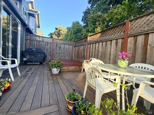 13 Heron Ct, San Rafael, CA 94901