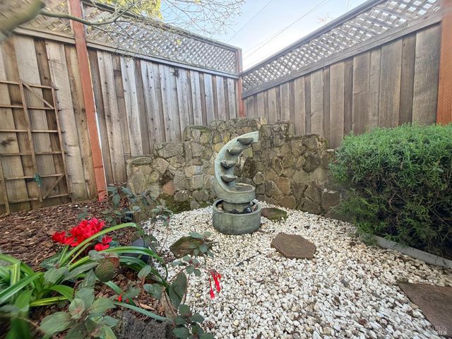 13 Heron Ct, San Rafael, CA 94901