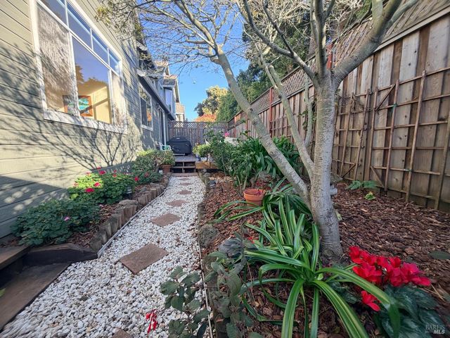 13 Heron Ct, San Rafael, CA 94901