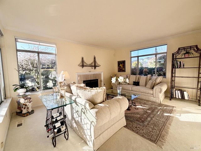 13 Heron Ct, San Rafael, CA 94901