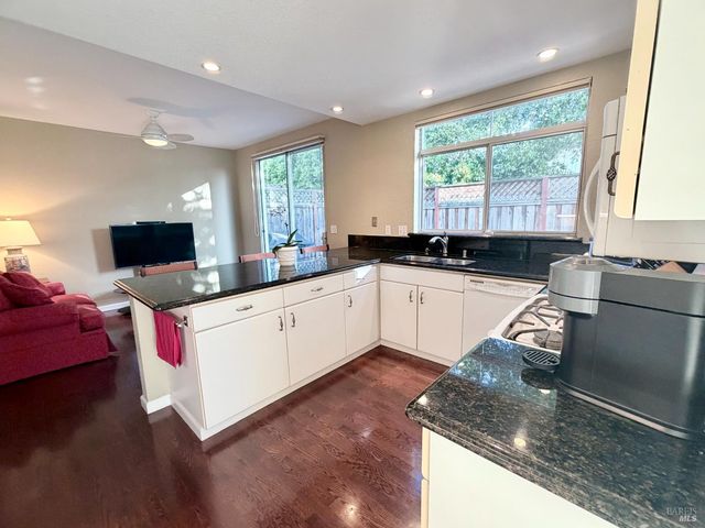 13 Heron Ct, San Rafael, CA 94901