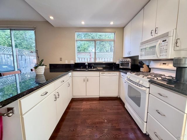 13 Heron Ct, San Rafael, CA 94901