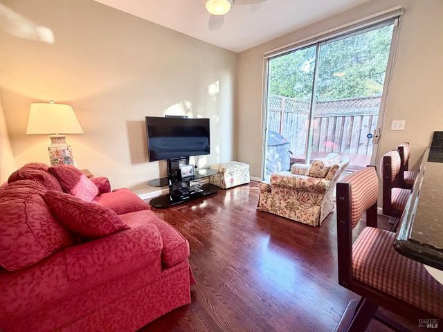 13 Heron Ct, San Rafael, CA 94901