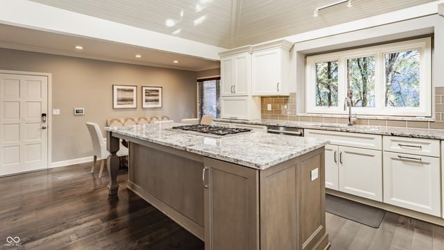 8613 Seaward Lane, Indianapolis, IN 46256