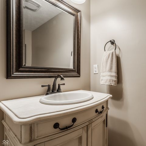 8613 Seaward Lane, Indianapolis, IN 46256