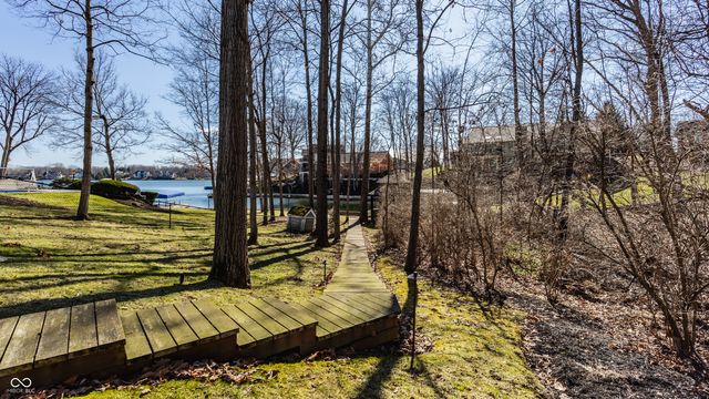 8613 Seaward Lane, Indianapolis, IN 46256