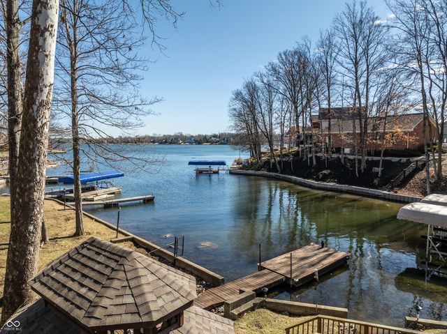 8613 Seaward Lane, Indianapolis, IN 46256