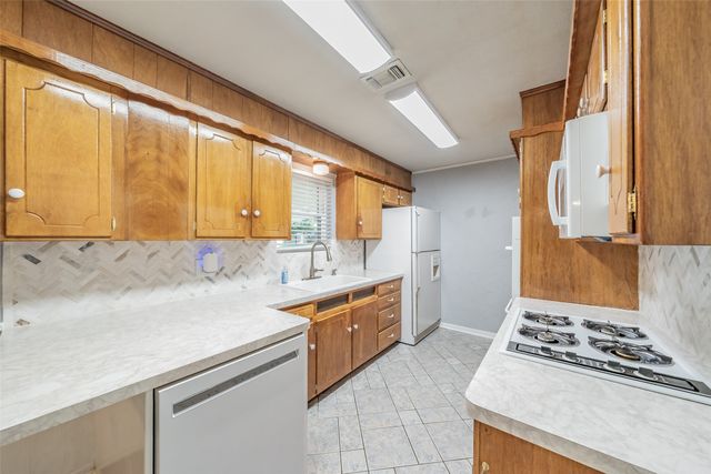 553 NW Janie Lane, Burleson, TX 76028