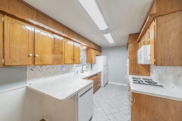 553 NW Janie Lane, Burleson, TX 76028