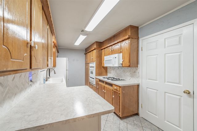 553 NW Janie Lane, Burleson, TX 76028