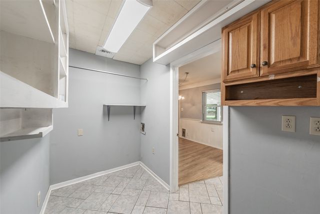 553 NW Janie Lane, Burleson, TX 76028
