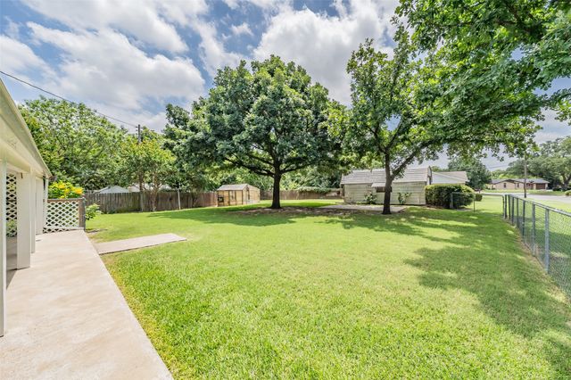 553 NW Janie Lane, Burleson, TX 76028