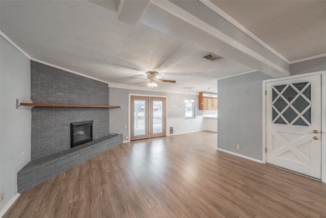 553 NW Janie Lane, Burleson, TX 76028