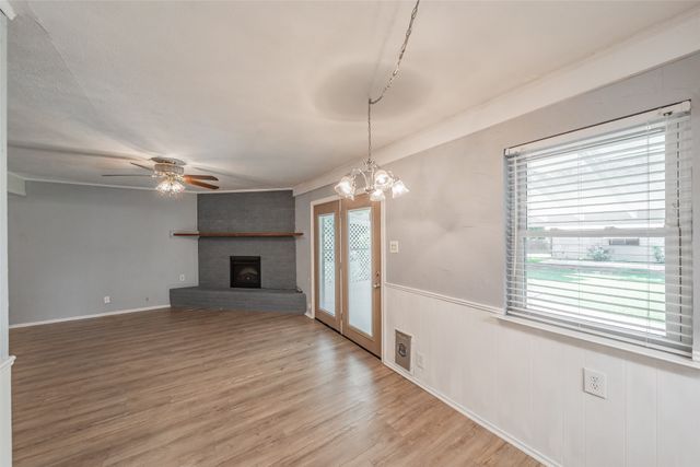 553 NW Janie Lane, Burleson, TX 76028