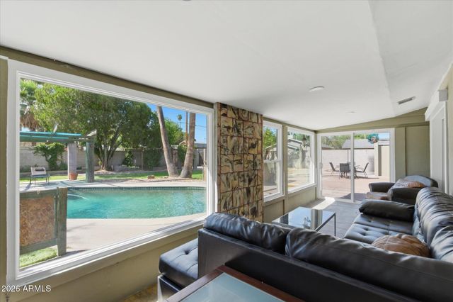 4613 E VERNON Avenue, Phoenix, AZ 85008